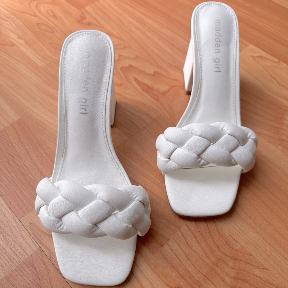 Women’s white Modern Girl platform shoes Size 6